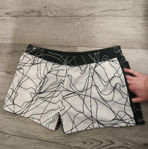 Fabletics athletic shorts. Black and White design. Size: Small. - Picture 5 of 6